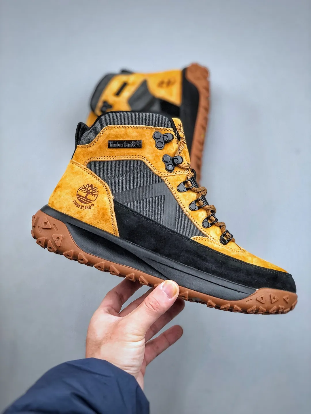 Welfare special offer 💰398 New arrival 🚀Timberland Timberland outdoor high-top casual Martin boots series Guangdong factory quality Original box original packaging The fabric is made of Italian 🇮🇹 top-grade frosted fine-grained cowhide. It is paired with anti-odor and anti-corrosion genuine leather latex insoles to give you a perfect wearing experience. High-quality and durable, a must-have for sportsmen. Specially designed to treat those who are not handsome. High-quality and first-class foot feel. Size: 39-44